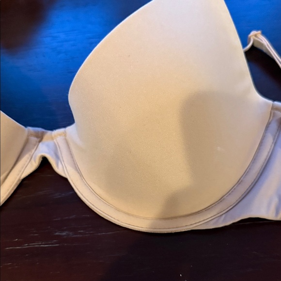 SKIMS Beige Bra with Adjustable Straps - Picture 3 of 7